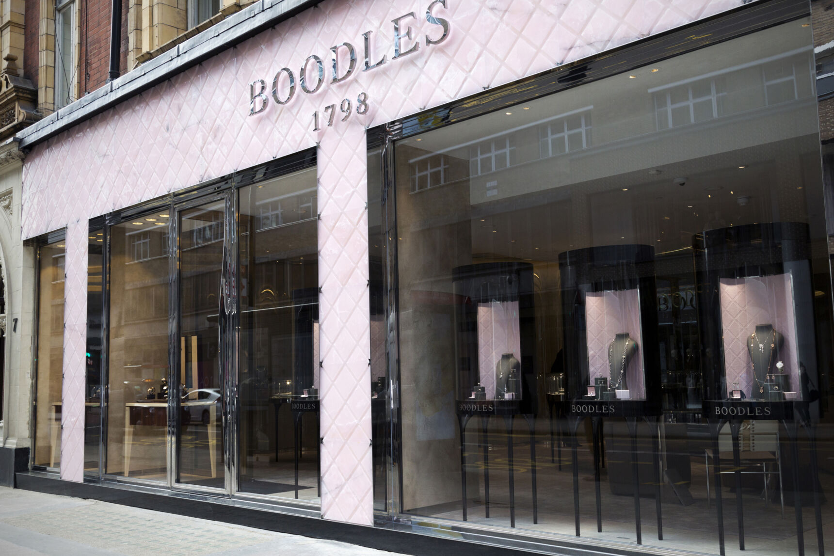 Sloane St Exterior03